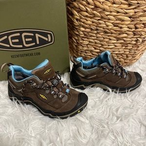 NWT Keen Durand Low WP size 6.5
